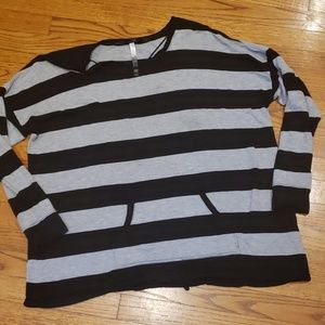 Kensie black and grey top Size XL